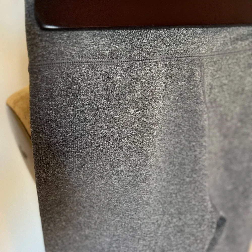 Gap teen size 10 leggings with cute v detail on waist